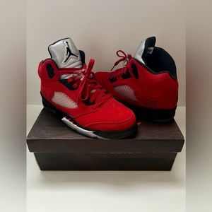 Raging Bull Red (2021)
(Air Jordan 5) x Size 9M US